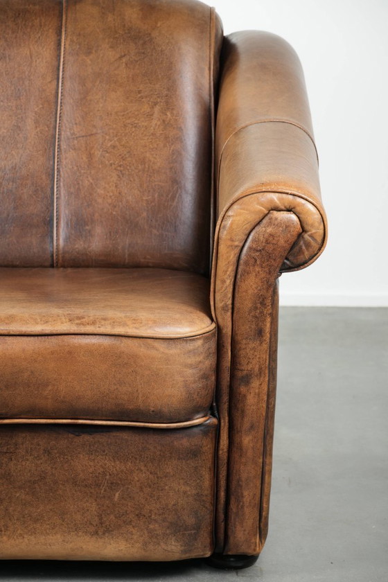 Image 1 of Fauteuil confortable en peau de mouton au style intemporel