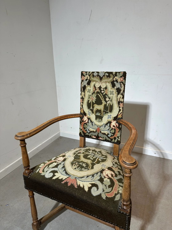 Sillones antiguos con tapicería de tapiz. (photo 4 of 5)