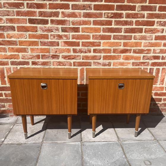 Image 1 of Dos mesitas de noche de los años 60/70