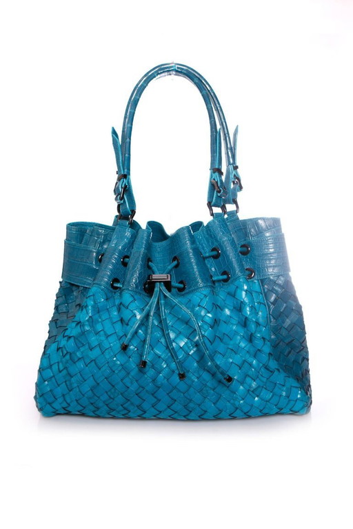 Borsa Burberry in pelle intrecciata turchese con stampa coccodrillo in rilievo.