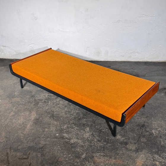 Ariadne Teakhouten Daybed van Friso Kramer voor Auping, jaren 1960 – 3-5 zitsbanken, polished steel (photo 10 of 16)