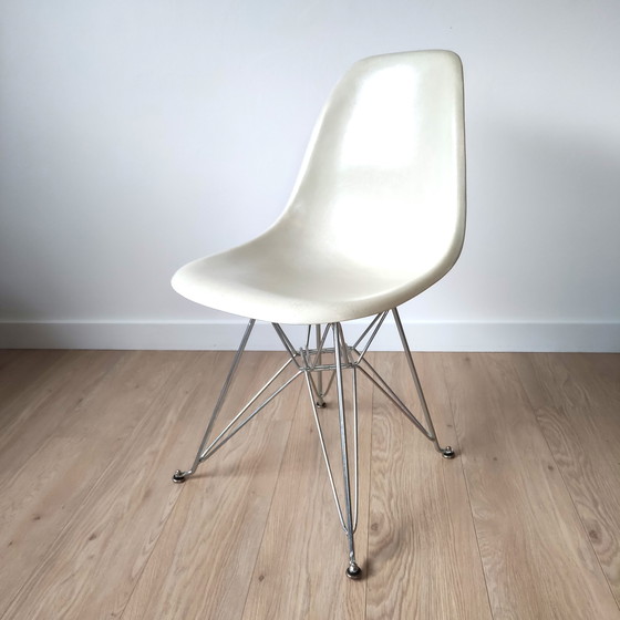 Image 1 of Vintage set van 4 fiberglas eetkamerstoelen van Eames - Herman Miller