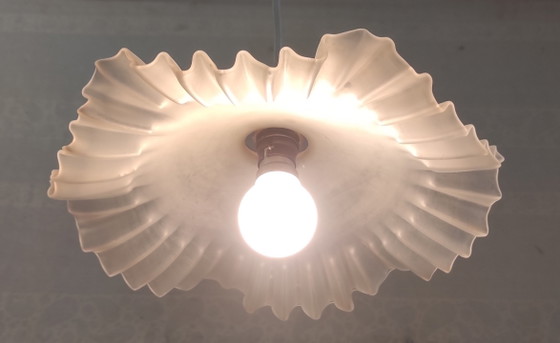 Image 1 of Lampenkap van geplooid glas - midden 20e eeuw