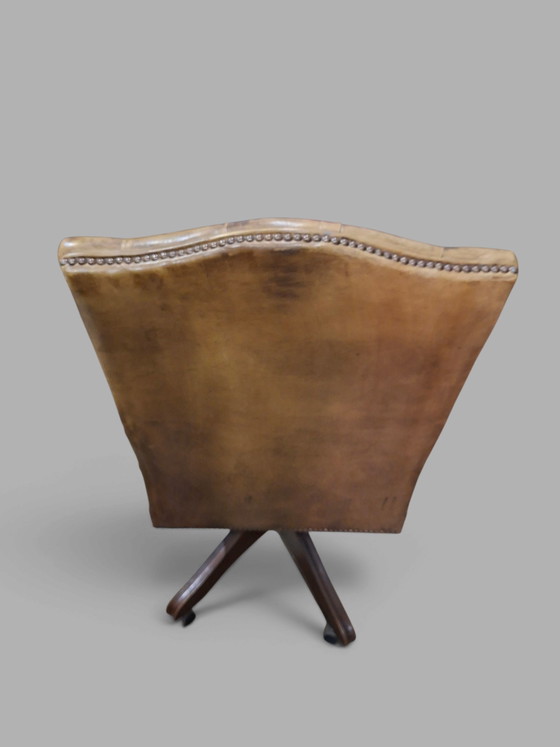 Old classic leather office chair with matching age traces. – Metal (photo 5 of 5)