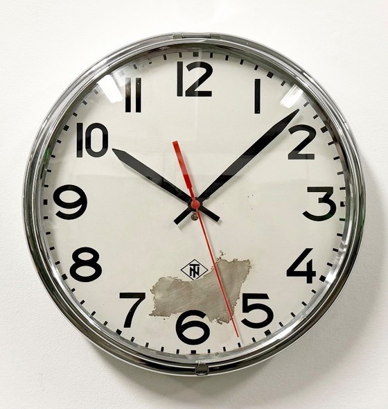 Reloj de pared industrial plateado de TN, años 60 – Relojes, Hierro, Vidrio (photo 3 of 17)