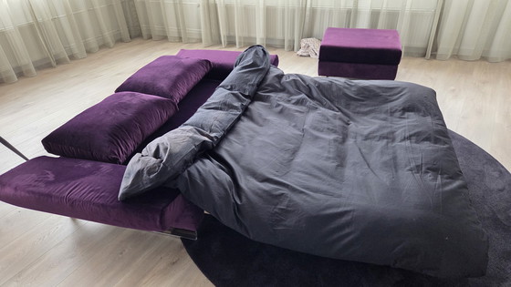 Image 1 of Lussuoso divano letto con pouf in tessuto di velluto color melanzana