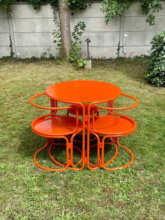 Image 1 of Gae Aulenti - oranje gelakte tuintafel