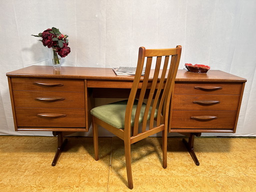 Mid Century Retro Vintage Teak-Schreibtisch von Austinsuite 1960