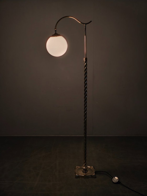 Image 1 of Lampada da terra italiana Art Déco in ottone con globo in vetro, anni '30