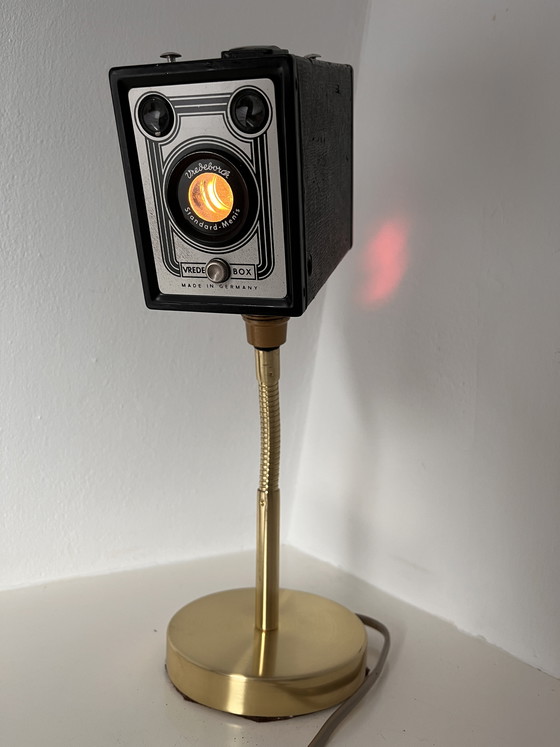 Image 1 of Unique vintage box camera lamp on a ‘golden’ lamp base