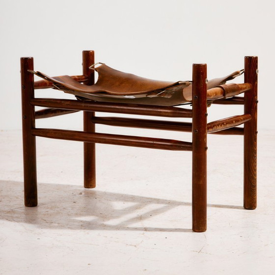 Image 1 of Poltrona e pouf in pelle di vitello ungherese, set da 2