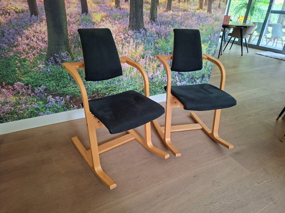 Image 1 of Set di 2 sedie ergonomiche a slitta Stokke Actulum 102 – design scandinavo