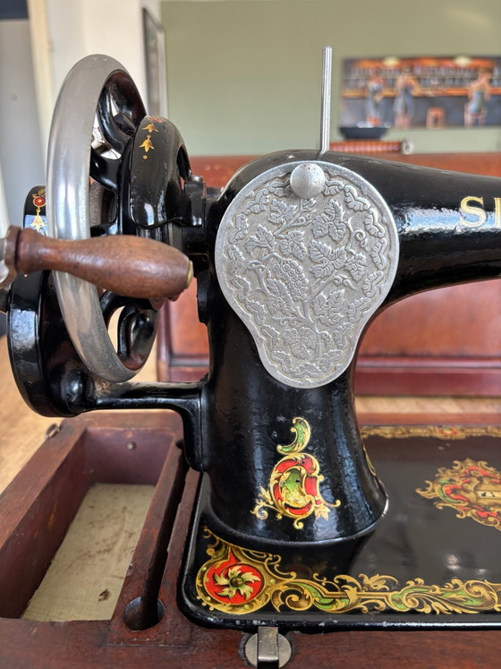 Singer 128K originale del 1920 – Clydebank, Scozia – Oggetti decorativi, Legno, Metallo (photo 3 of 15)
