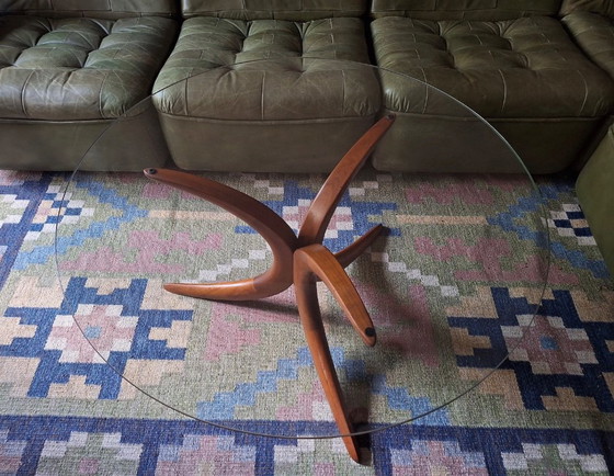 Mesa de centro danesa de mediados de siglo, de teca con tapa circular de cristal, década de 1960. (photo 7 of 10)