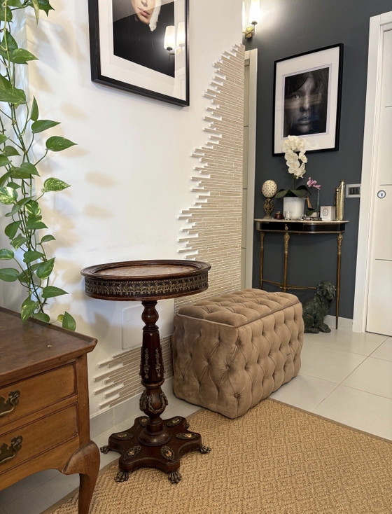 Antique Round Pedestal Side Table with Marquetry & Gilt Bronze Details – Tavolini, Ceramic (photo 15 of 15)