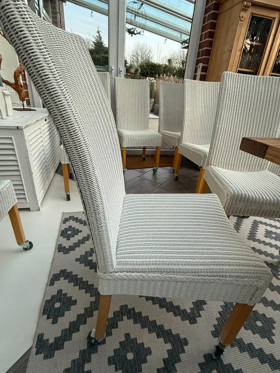 Image 1 of 8 originele Lloyd LOOM stoelen, eetkamerstoelen, ook in kleinere aantallen verkrijgbaar, houten frame, wit riet.