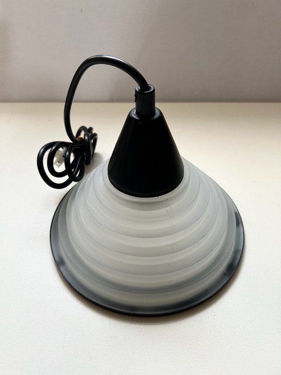 Memphis Pendelleuchten aus Mattglas, Kunststoff, Schwarz (Foto 3 von 6)