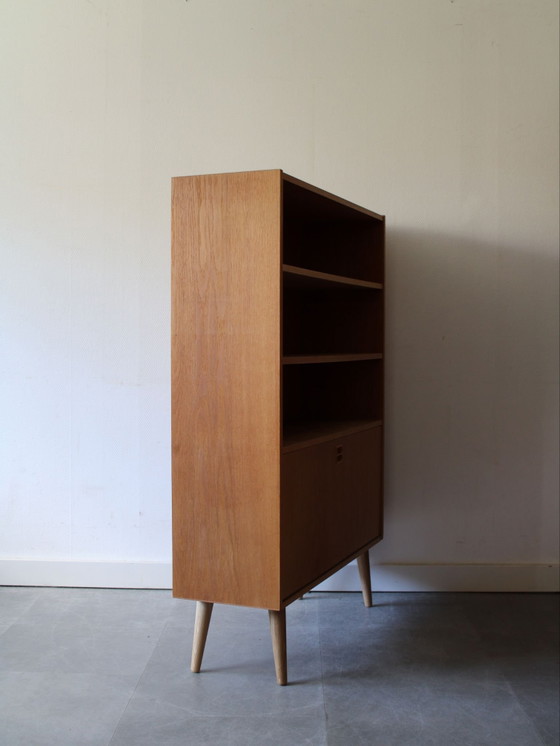 Vintage Danish Bookcase in Oak with Flap Door – Wood (photo 5 of 7)