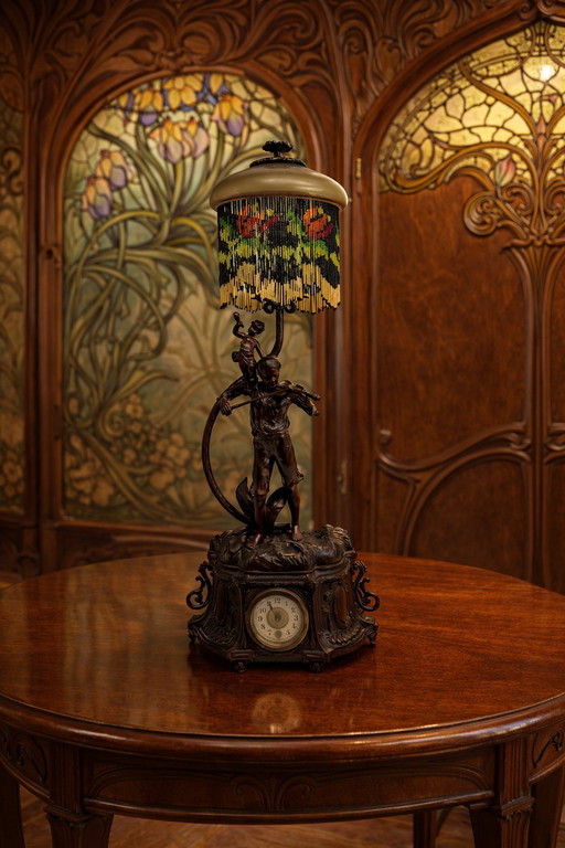 Lámpara de mesa/reloj Art Nouveau antiguo