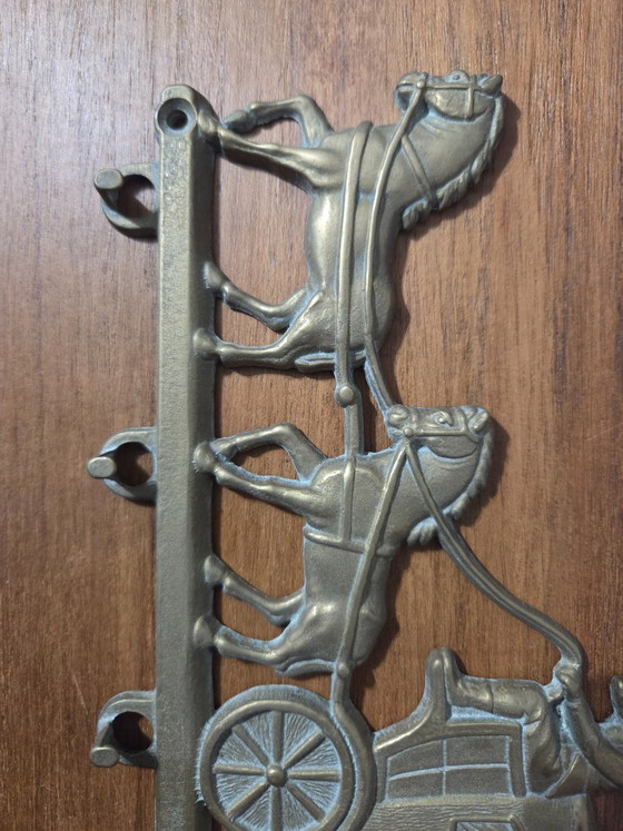 Appendiabiti da parete con cavallo e carrozza, color ottone, Circle M, Metallo, Dorato, Vintage (foto 4 di 5)