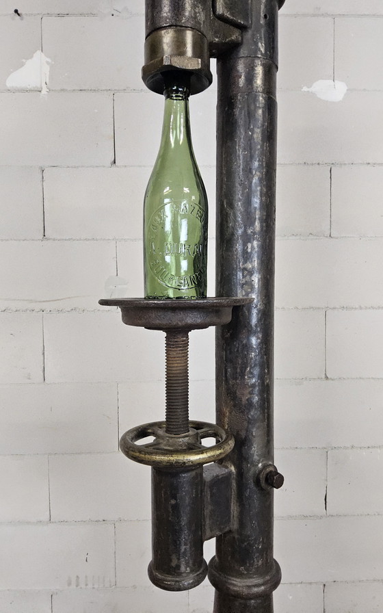 Image 1 of Machine à bouchonner les bouteilles Cirier Pavard Paris en fer forgé ancien / presse à bouchonner / presse à embouteiller