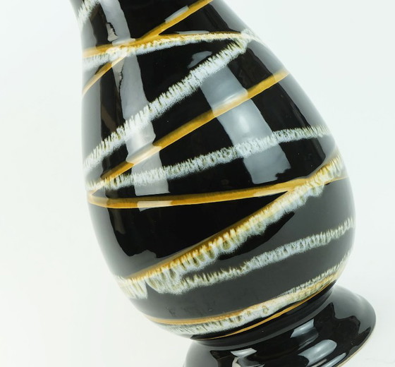 Image 1 of vaso tedesco occidentale anni '50 scheurich modello 215-33 decorazione a righe nero ocra e bianco