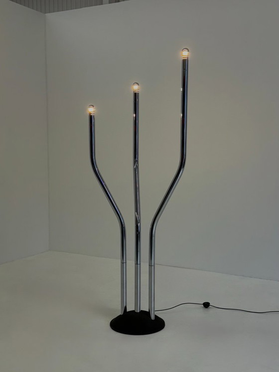 Image 1 of Chromen buisframe design vloerlamp door Goffredo Reggiani