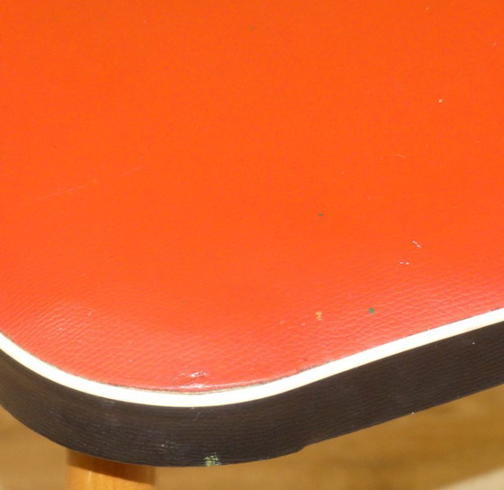Image 1 of Tabouret des années 1950 à ressorts en bois rouge fifties classique rétro rockabilly stool