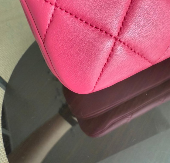 Image 1 of Borsa Chanel Trendy CC piccola - Pelle di agnello trapuntata rosa acceso con finiture dorate, serie 24
