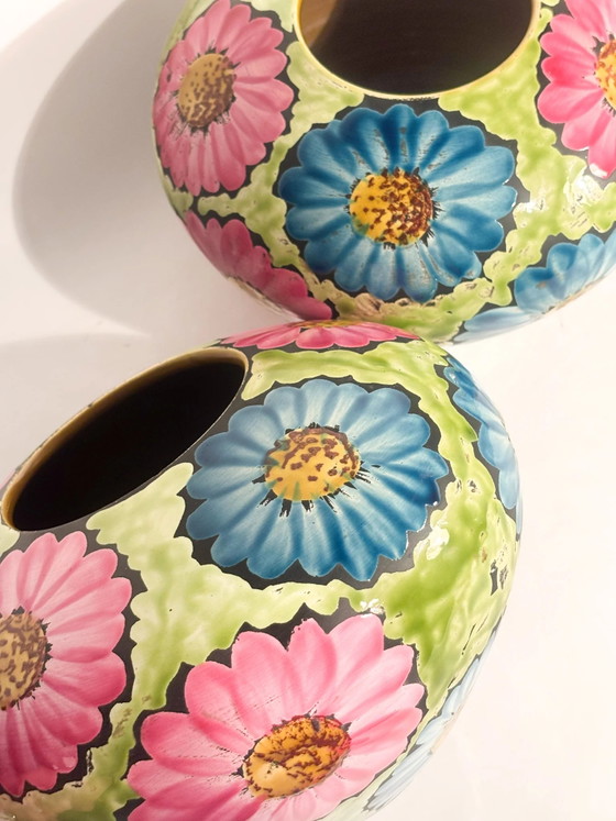 Pair of Hand-Painted Ceramic Vases with 60s Flower Power Floral Motifs (photo 16 of 17)