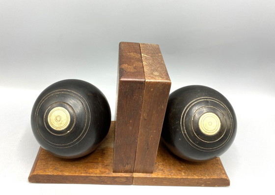 Image 1 of Vintage Lawn Bowl Boekensteunen – Houten Bookends met Zwarte Bowls – Sport Deco – Stoere Man Cave Decor – Uniek Cadeau