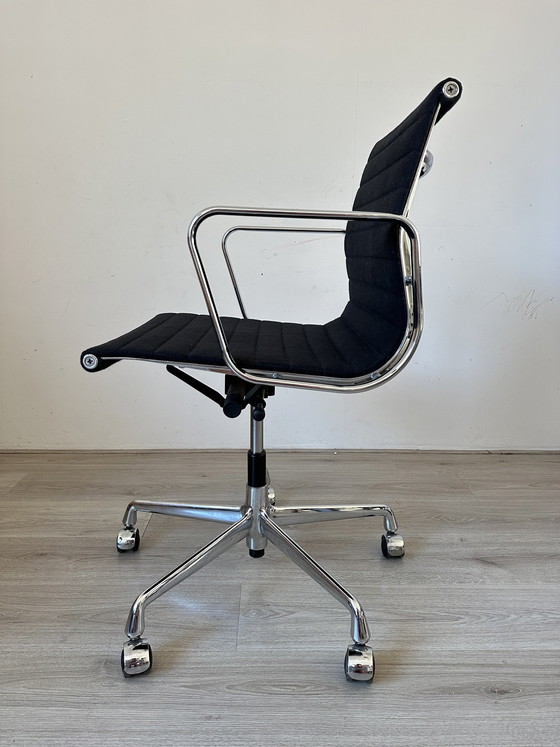 Image 1 of Vitra EA117 design bureaustoel 