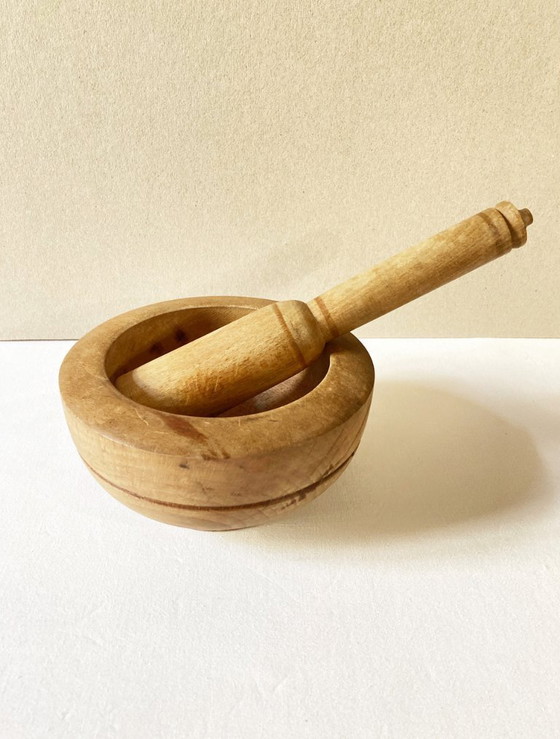 Image 1 of Antiker gedrechselter Mörser aus Holz