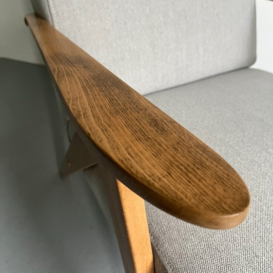 Fauteuil vintage moderne du milieu du siècle : tissu gris et structure en bois de hêtre – Wood (photo 11 of 12)