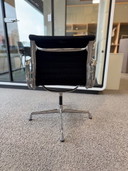4x Vitra EA108 Eames Hopsak en aluminium noir remis à neuf