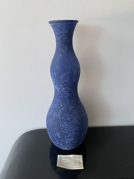 Gigantische fles van blauw gemarmerd glas, handgemaakt in Spanje. – Decoratieve objecten (photo 3 of 15)