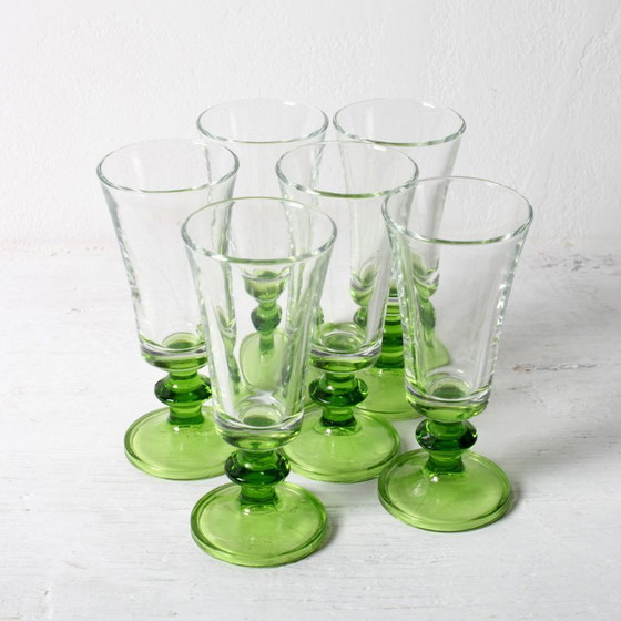 Set van 6 vintage groene sherryglazen op voet / zeldzame likeurflutes uit het midden van de 20e eeuw / Italië (photo 5 of 9)