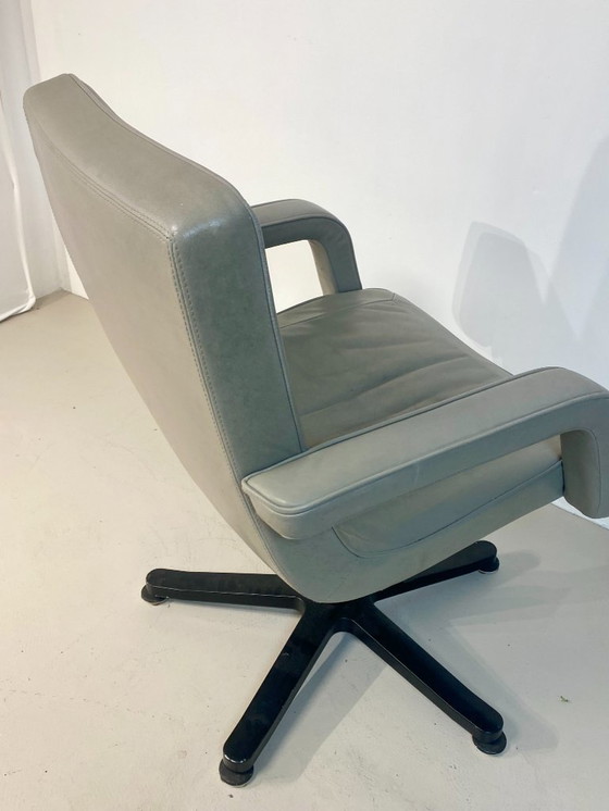 Image 1 of Visitor armchair mobilier international cuir Gris 2000 Ref Camilla