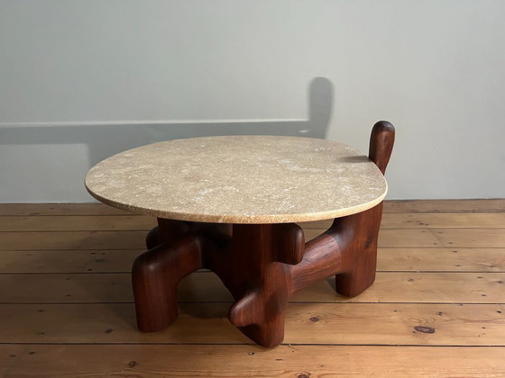 Image 1 of Unieke Casey McCafferty Salontafel | Geolied Notenhout & Travertijn | Handgemaakt