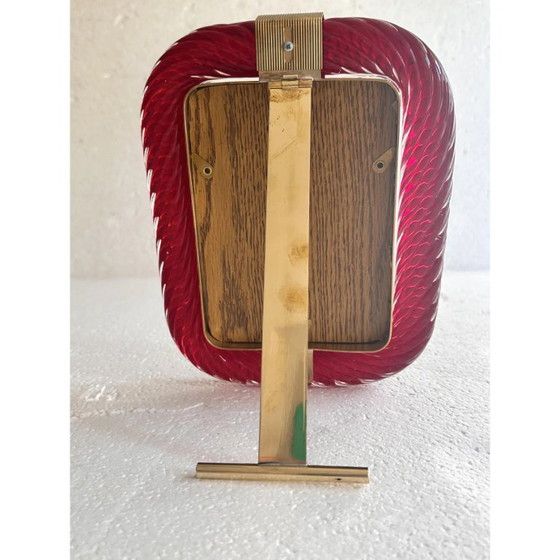 Image 1 of Cornice in vetro di Murano “Torchon” rosso veneziano e ottone grezzo in stile Barovier.