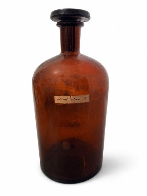 Amberkleurige glazen apothekersfles uit de eerste helft van de 20e eeuw. – decoratieve objecten, Glass