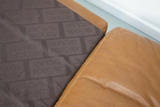 Image 1 of De Sede DS 76 loungestoel / slaapbank van cognackleurig leer, Zwitserland, jaren 1970