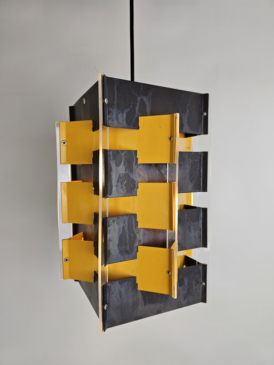 Image 1 of Lampada a sospensione cubista in plastica e metaa di l J. Hoogervorst per Anvia Almelo, anni '70
Stato: