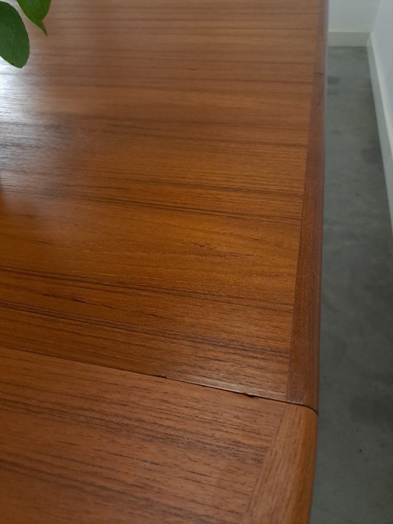 Image 1 of Table de salle à manger ronde en teck à rallonge design danois