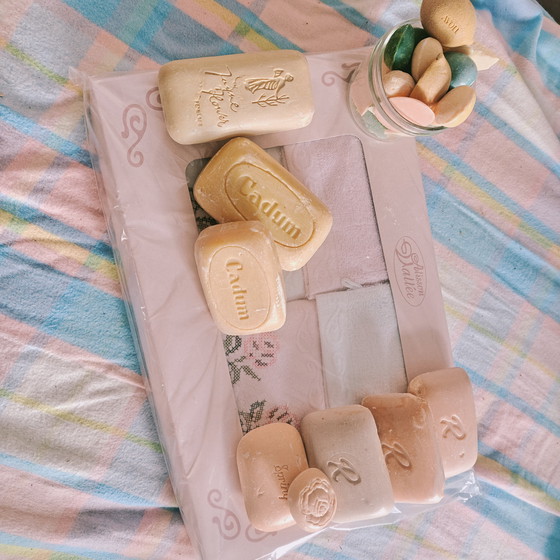 Image 1 of Vintage Boutique Bathroom Set: Artistic Soaps & Alisson Vallée Textiles