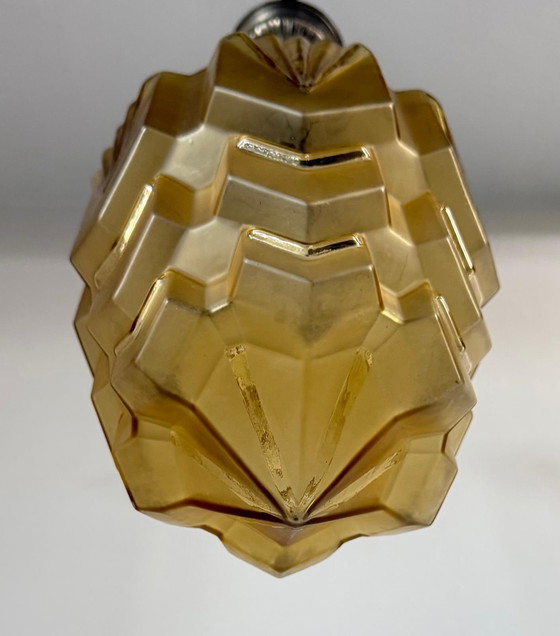 Image 1 of Impresionante lámpara colgante antigua de cristal amarillo dorado estilo rascacielos, década de 1930.