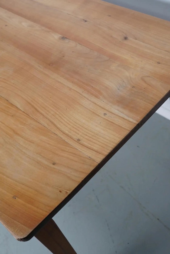 Image 1 of Vintage Franse rustieke boerderij-eettafel van kersenhout, 20e eeuw