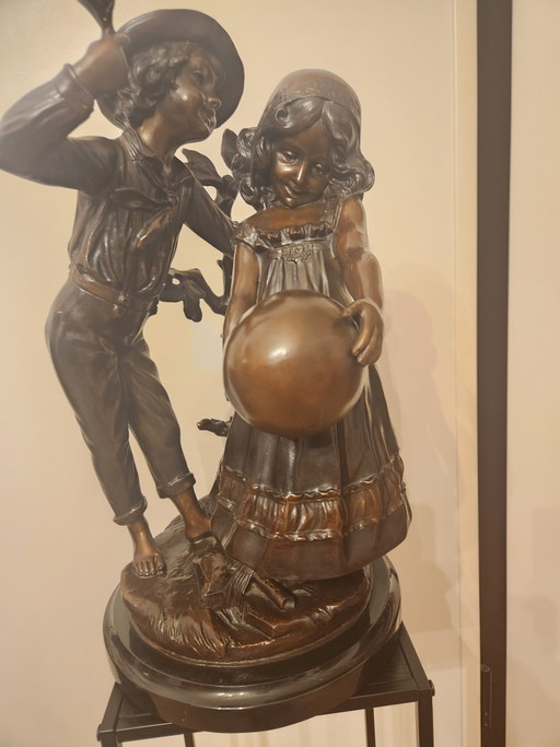 Prachtig Bronzen Beeld "Kinderen met bal" – Auguste Moreau (52 cm / 24 kg)