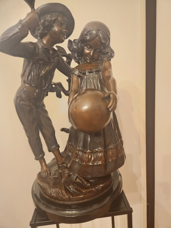Image 1 of Prachtig Bronzen Beeld "Kinderen met bal" – Auguste Moreau (52 cm / 24 kg)
