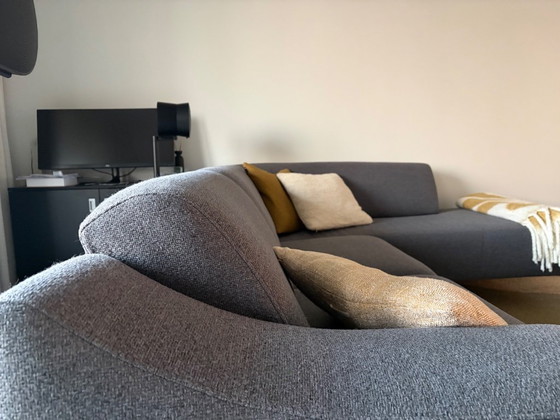 Image 1 of Sofá esquinero Montel Turner - Gris oscuro - 255 x 210 - Mayo de 2023